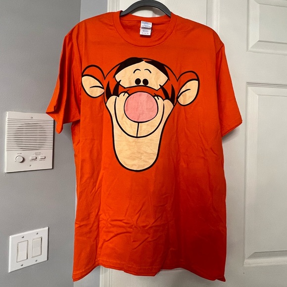 Disney Tops - Orange Tigger Shirt New Never Worn 🧡